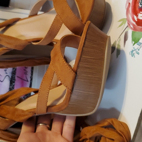 NIB Whiskey Faux Suede Platform Heels - Picture 5 of 11